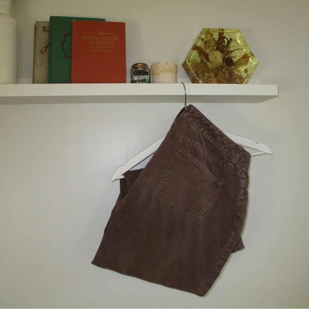 Chic Women's Corduroy Pants in Rich Brown